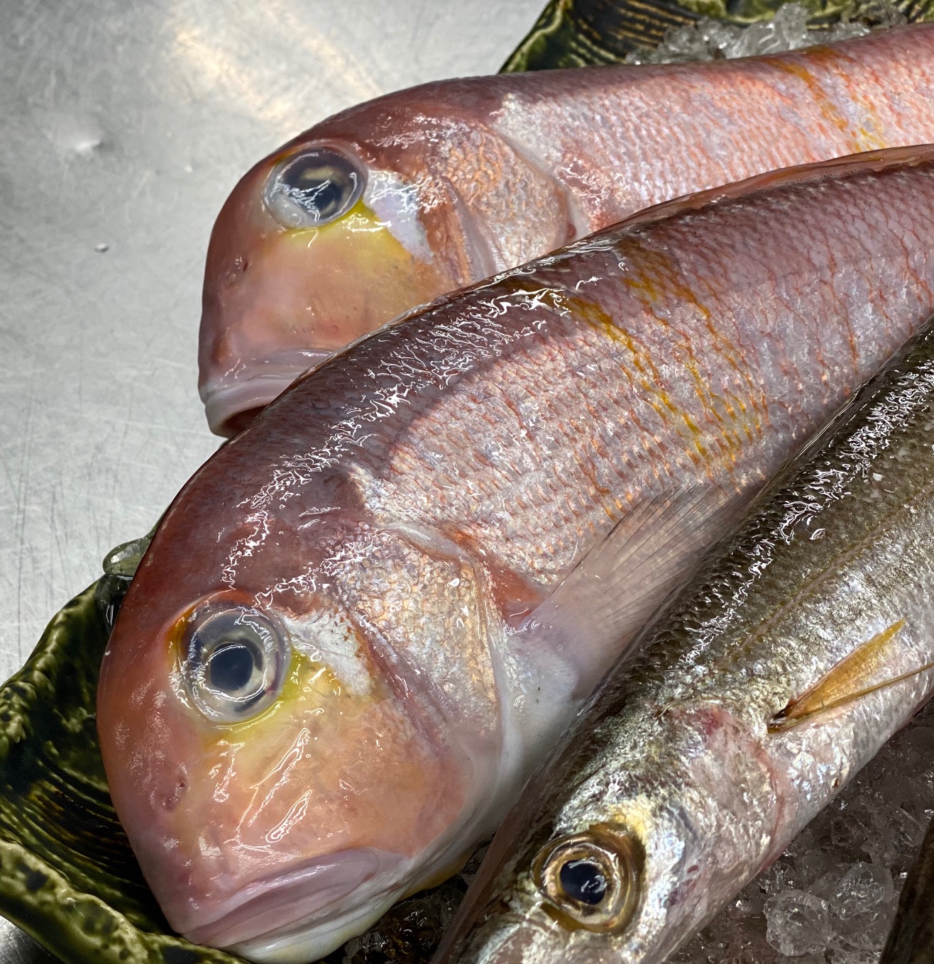 甘鯛のうろこ揚げ 絞りかぼすを添えて 長崎産 おすすめメニュー 全席個室 居酒屋 九州和食 八州 博多筑紫口店